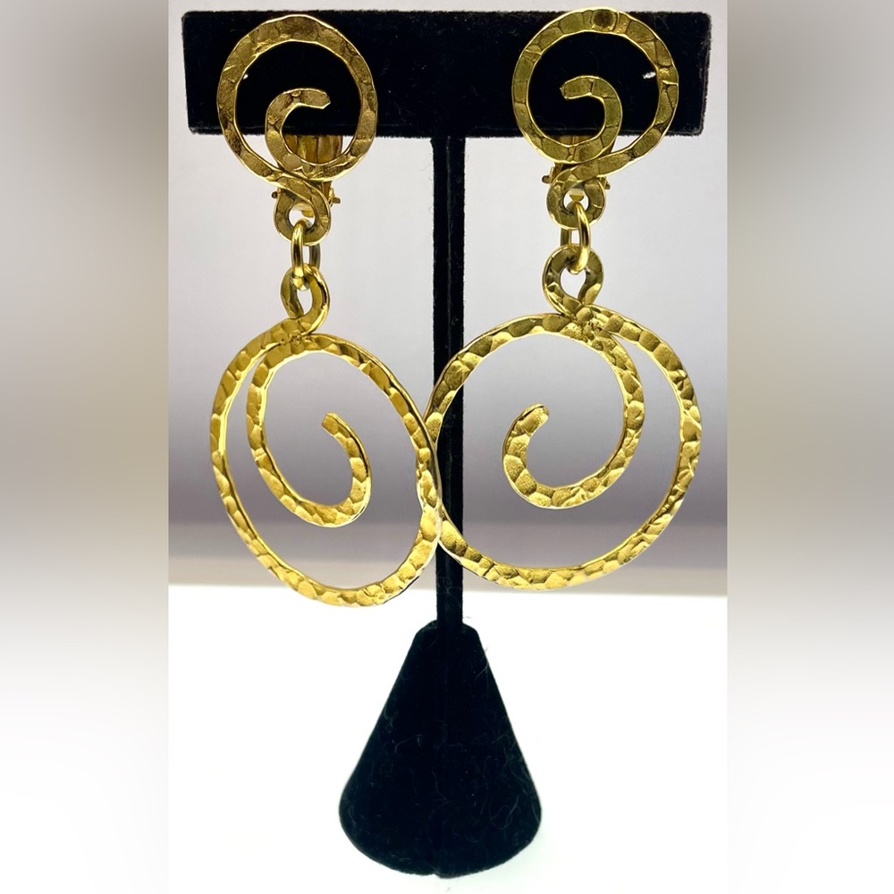 Vintage Gold Tone Hammered Scroll Design Dangle Clip In Earrings Made in Greece - Picture 2 of 9